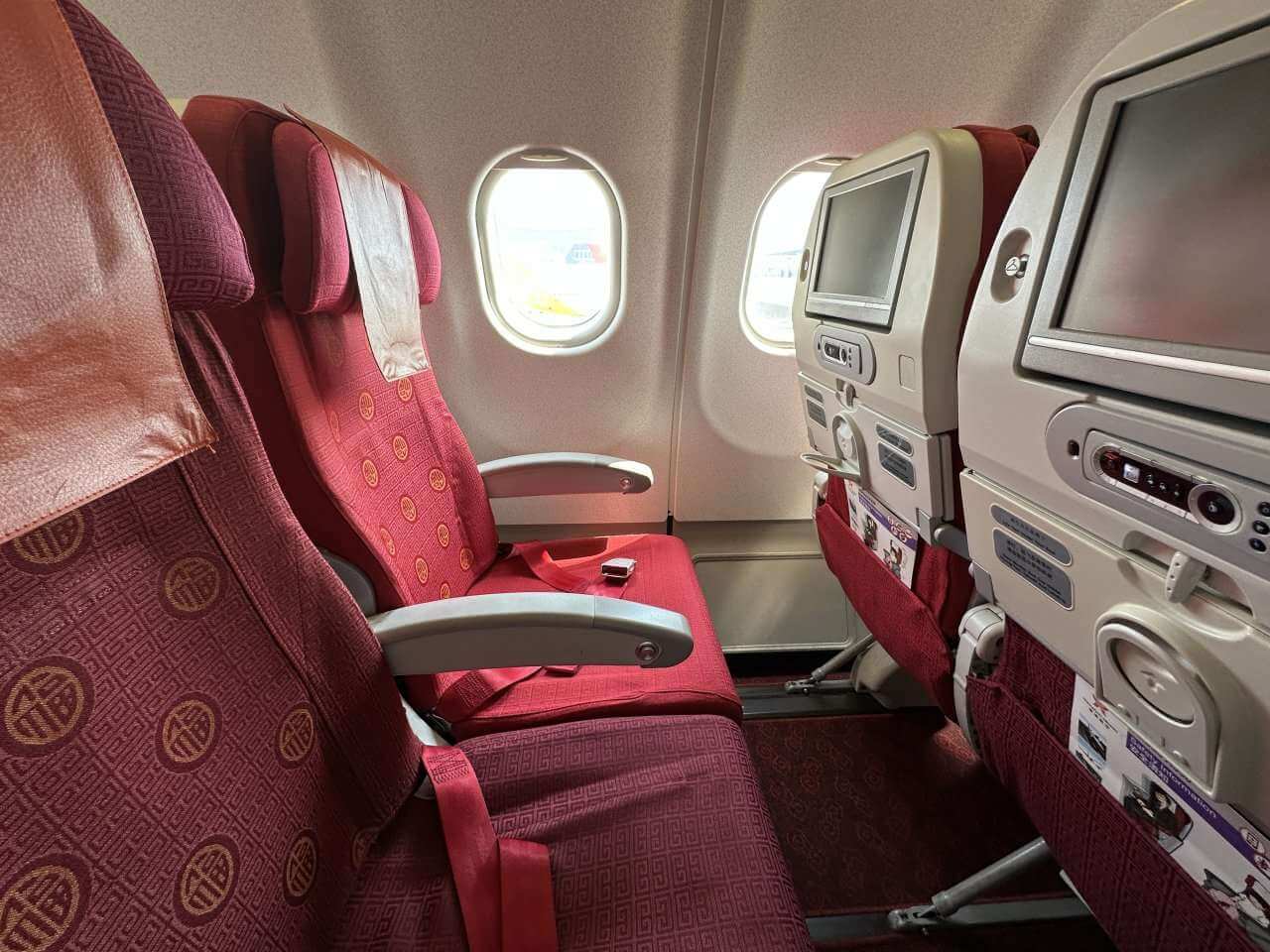 經濟艙】腸仔包飛機餐還在嗎?香港航空A330-300 飛行體驗|香港-大阪- FlyAsia 經濟艙】腸仔包飛機餐還在嗎?香港航空A330-300 飛行體驗|香港-大阪- Flyasia