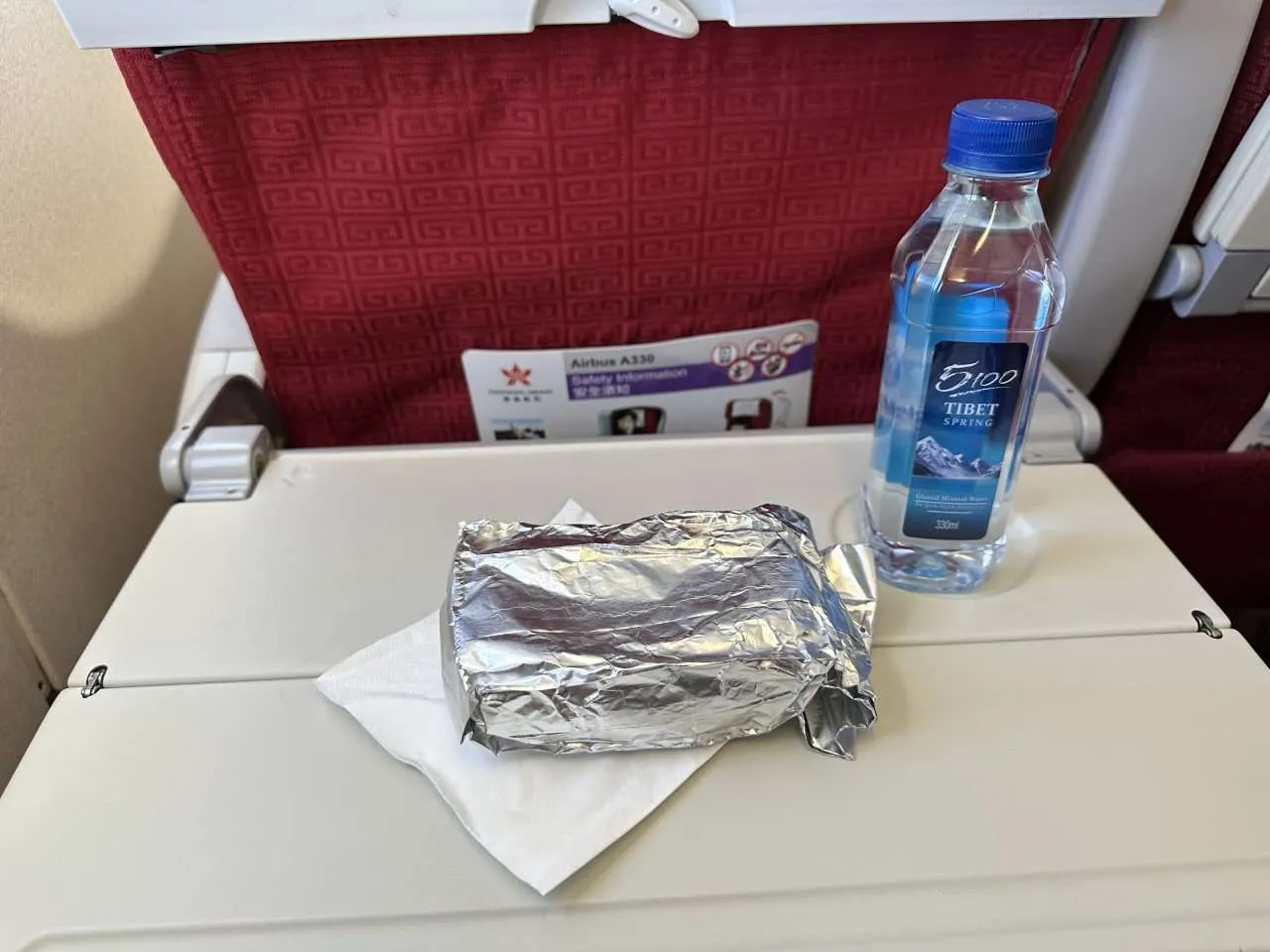 經濟艙】腸仔包飛機餐還在嗎?香港航空A330-300 飛行體驗|香港-大阪- FlyAsia 經濟艙】腸仔包飛機餐還在嗎?香港航空A330-300 飛行體驗|香港-大阪- Flyasia