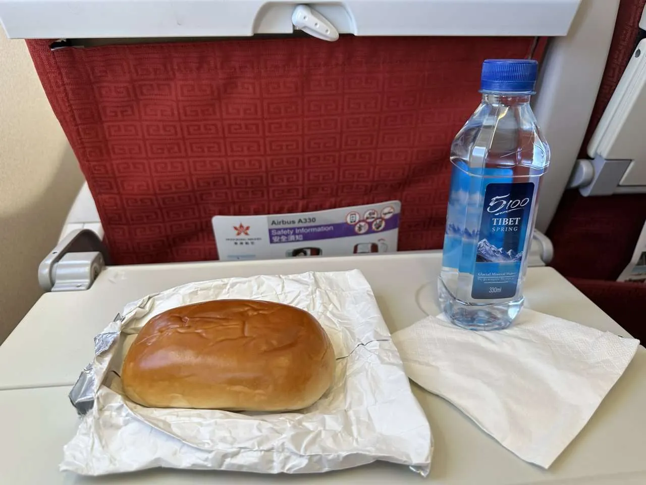 經濟艙】腸仔包飛機餐還在嗎?香港航空A330-300 飛行體驗|香港-大阪- FlyAsia 經濟艙】腸仔包飛機餐還在嗎?香港航空A330-300 飛行體驗|香港-大阪- Flyasia