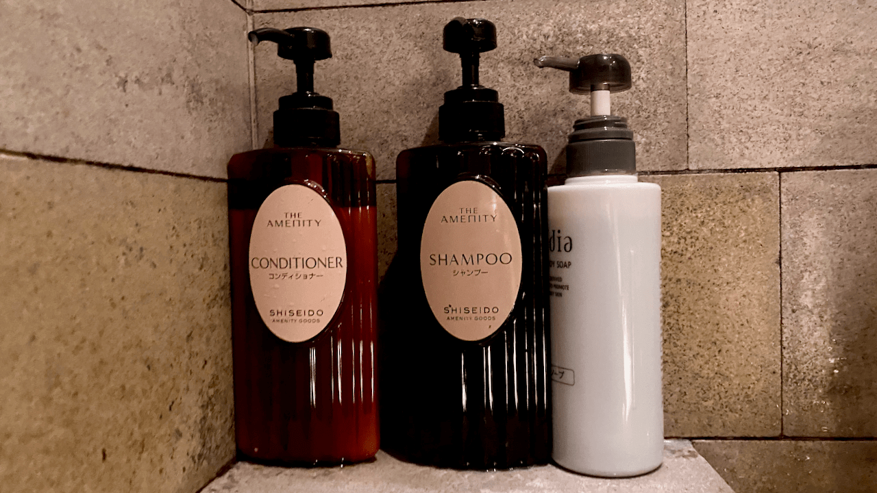 洗頭水和護髮素是 SHISEIDO 的產品。