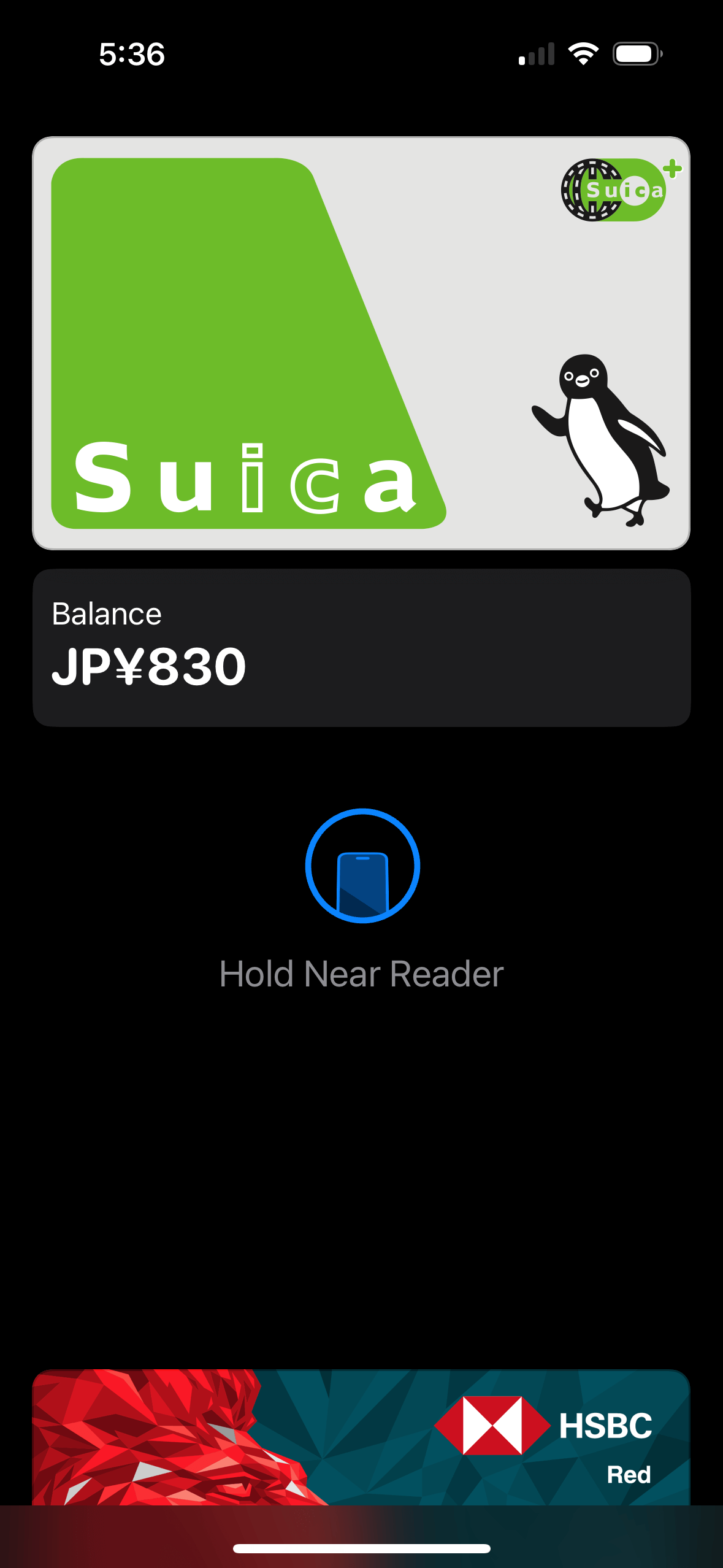 接著在 Apple Wallet 選擇 Suica 卡,並輸入支付密碼,直至手機熒幕出現「Hold Near Reader」的畫面