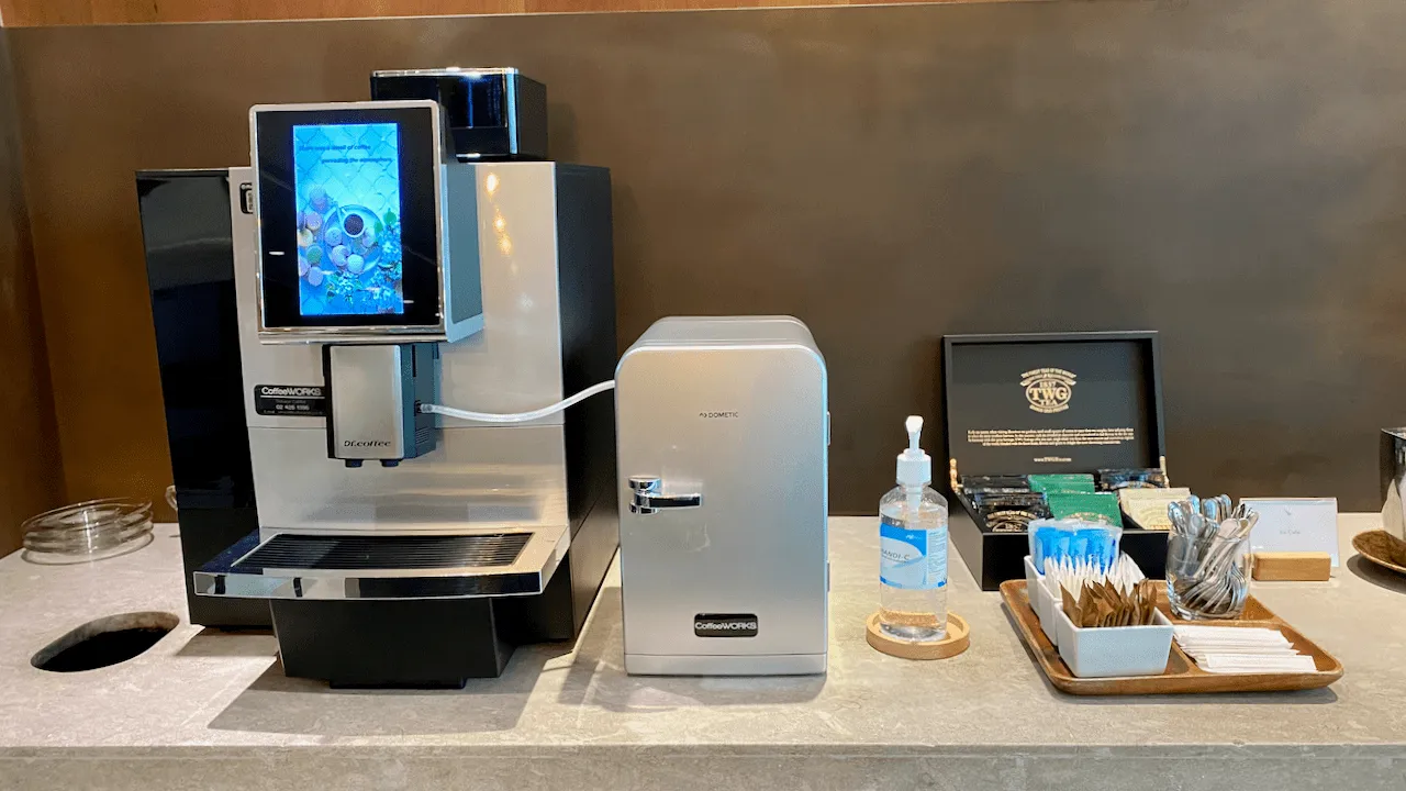 也可以自己沖杯咖啡或茶喝喝。