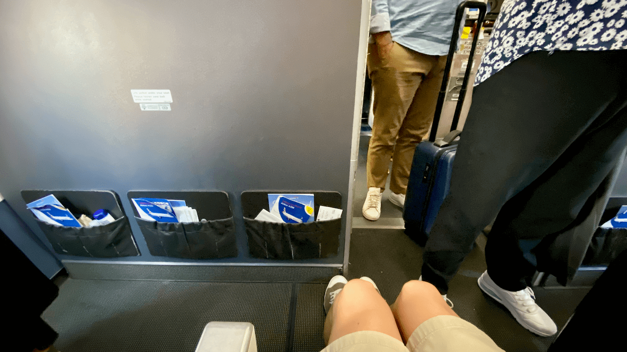 因為是第一排的關係,所以 Leg-Room 非常充足。