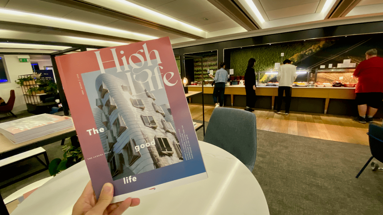 還可以邊翻英航的機上雜誌 High Life 邊吃早餐。