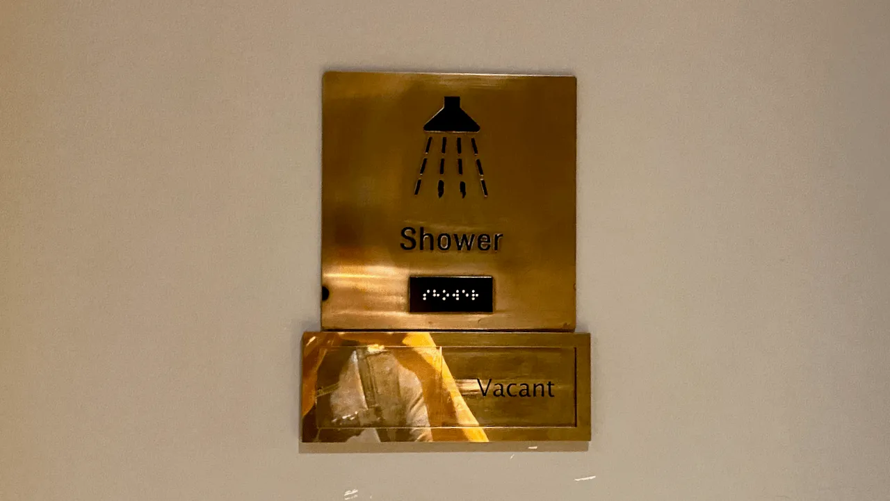 看到 Vacant 的字眼就可以使用相關的浴室了。
