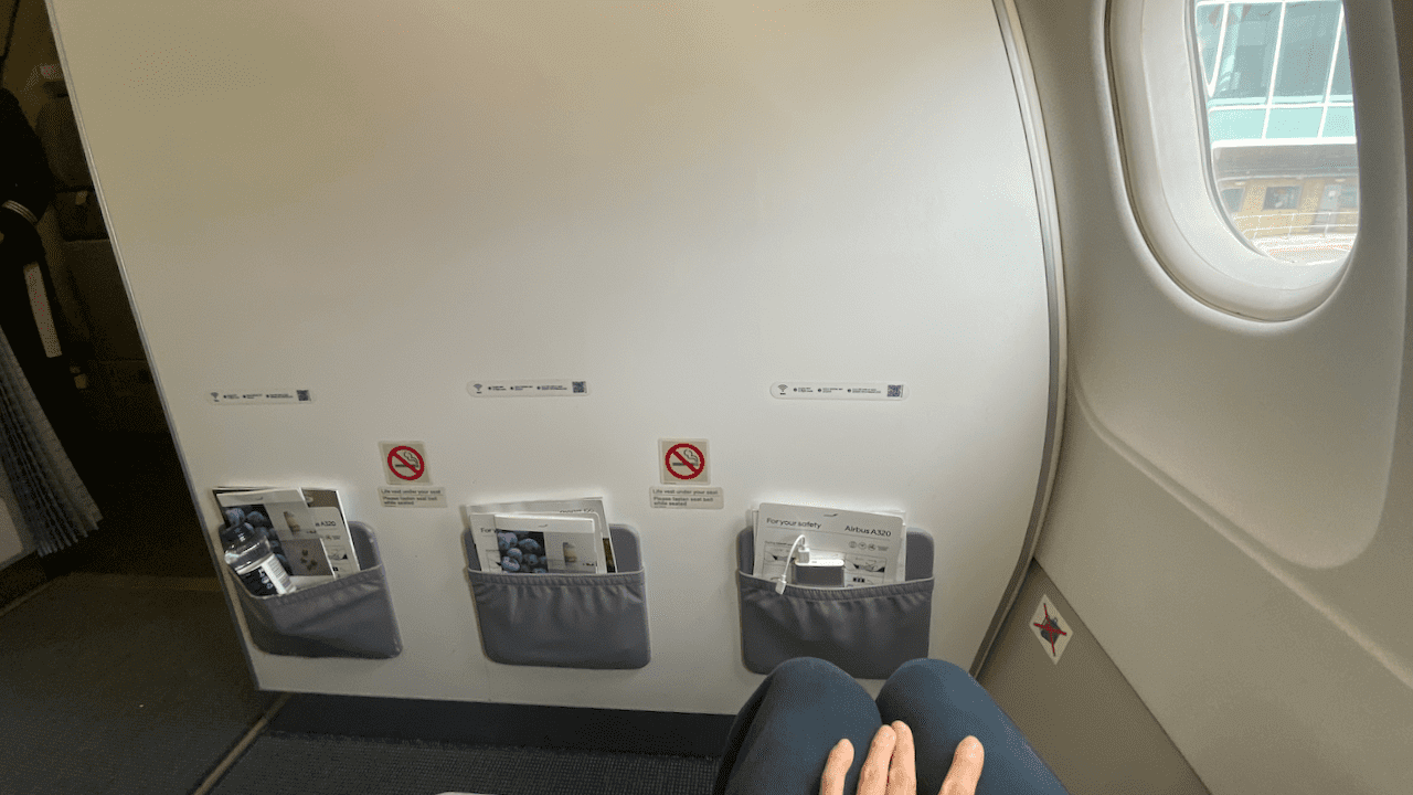 因為是坐第一排的關係,所以有很充足的 Leg-Room。