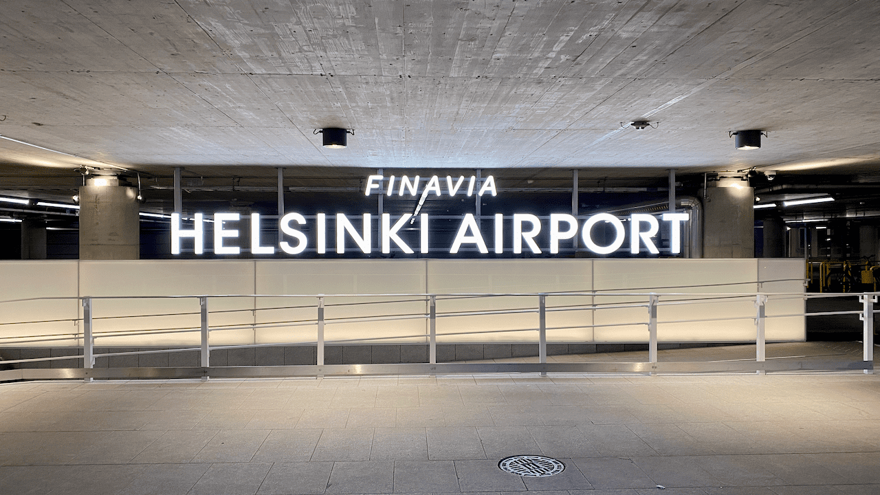 我們來到了 Helsinki Airport。