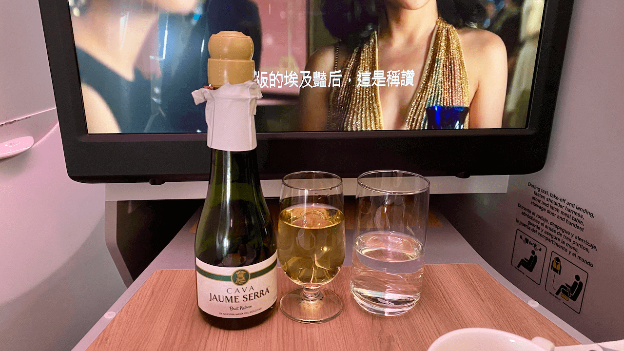 這次想喝汽泡酒,所以就獲得了一枝西班牙產的汽泡酒。