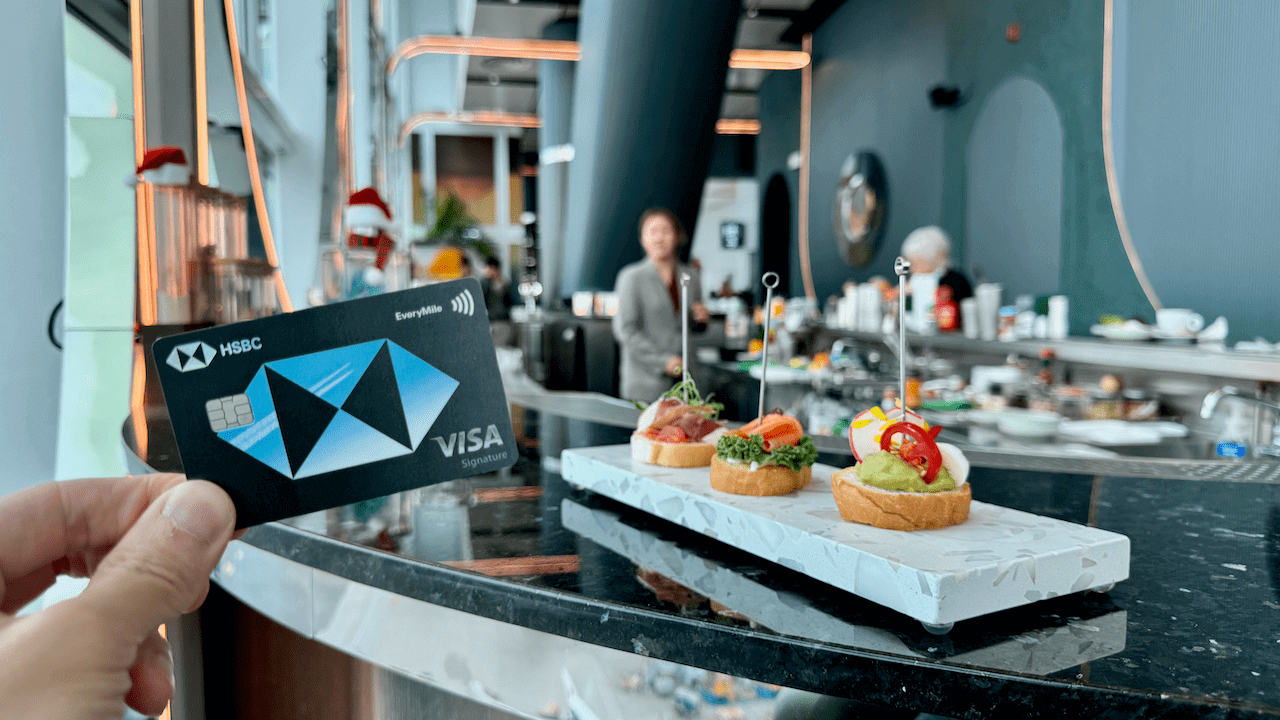 憑卡可在香港機場 Intervals Sky Bar 免費領取一份餐點。