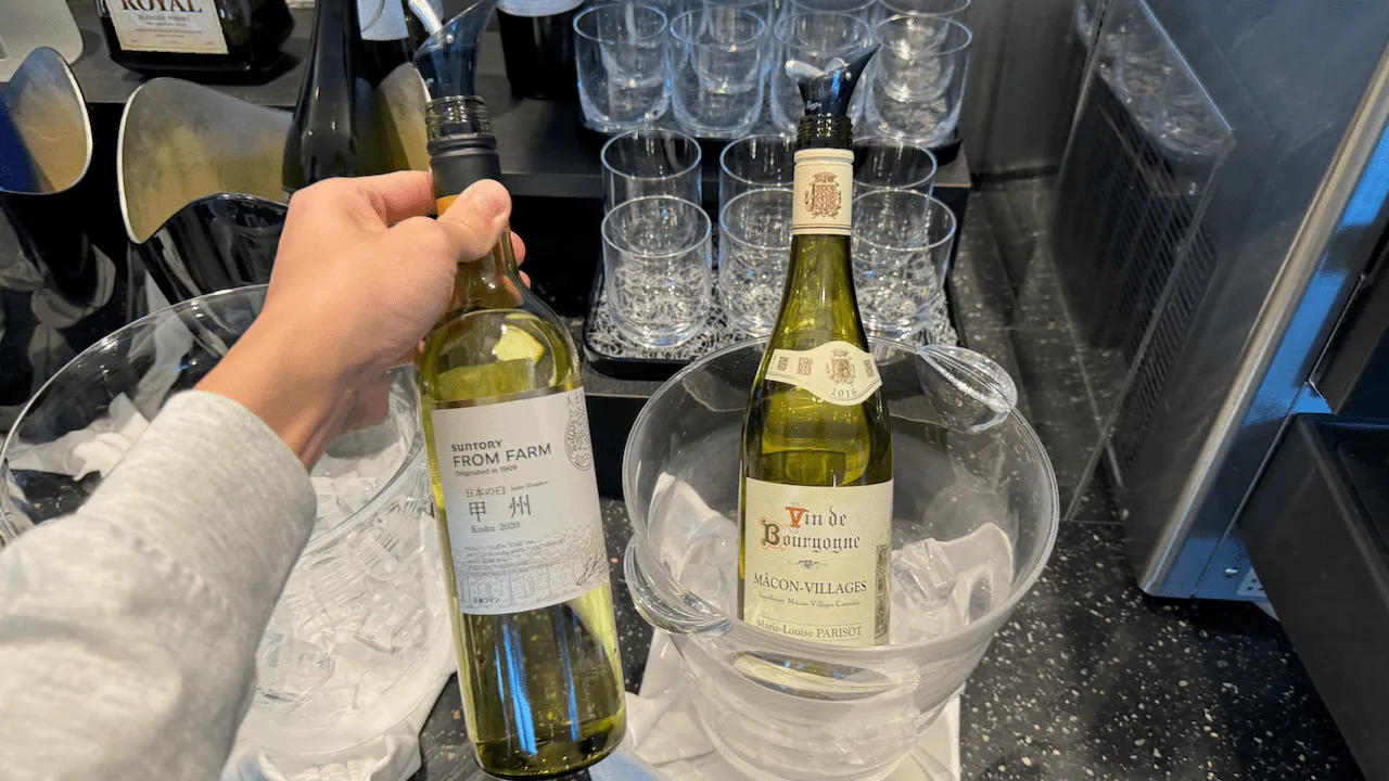 白酒有日本甲州產的白酒和法國產的 Chardonnay。