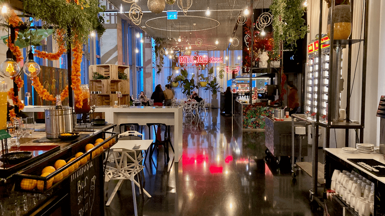 因為酒店沒有附贈免費的早餐,所以我就用了一些 Credit 去吃早餐。