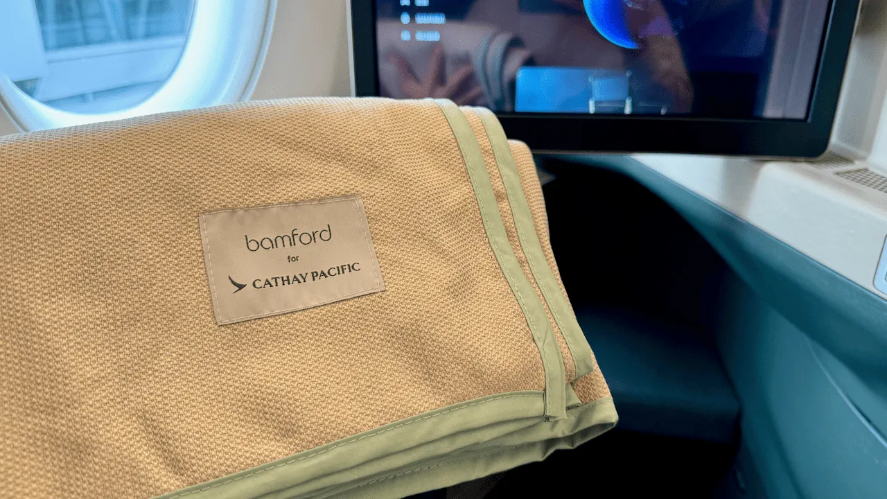 跟長途 Business Class 一脈相承地都是使用 bamford 的寢具。