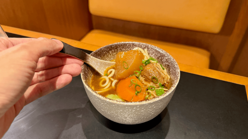 牛肉麵足料、而且湯頭夠濃，所以配起麵來很爽。