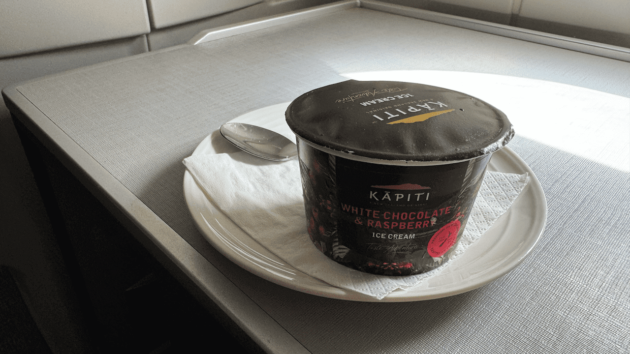 Kapiti 雪糕是一個紐西蘭的品牌,我覺得在味道上甚具創意,至少我們在市面很少會看到白朱古力配覆盆子的這種組合,吃起來也出奇地融和!