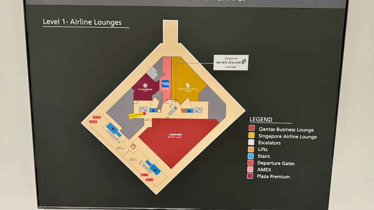 Plaza Premium Lounge 就在 AE Centurion Lounge 旁邊,佔地也不大。