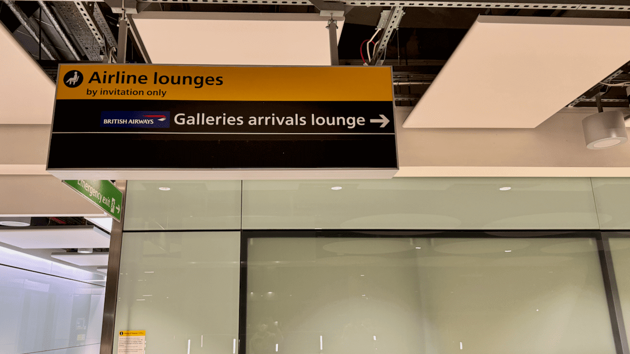 依著 Arrivals Lounge 的標誌走就能找到它!