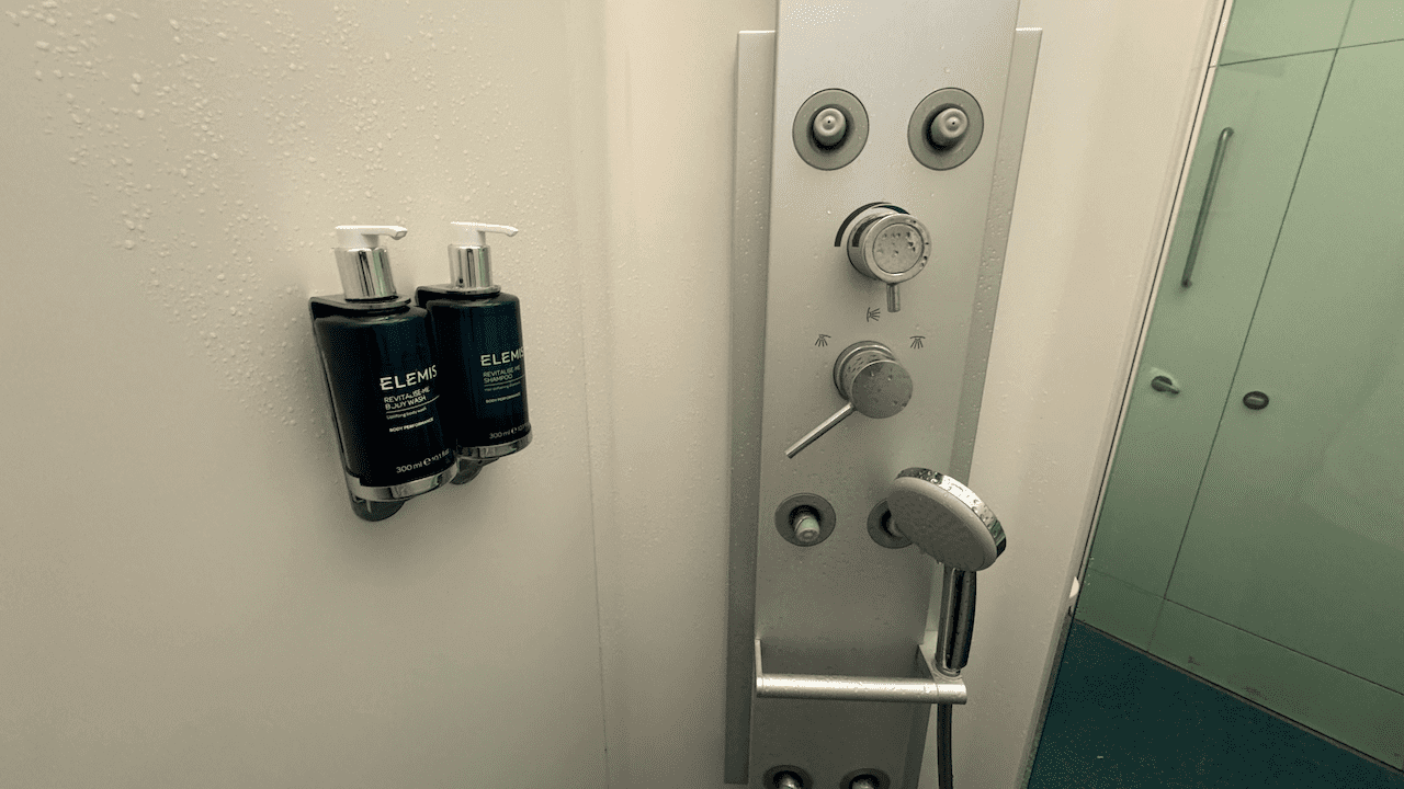 英航有提供 ELEMIS 的洗頭水和沐浴露。