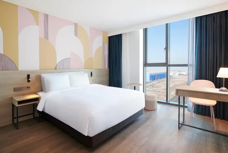 ibis Styles Ambassador Incheon Airport T2 的豪華雙人床房(圖片來源:agoda)