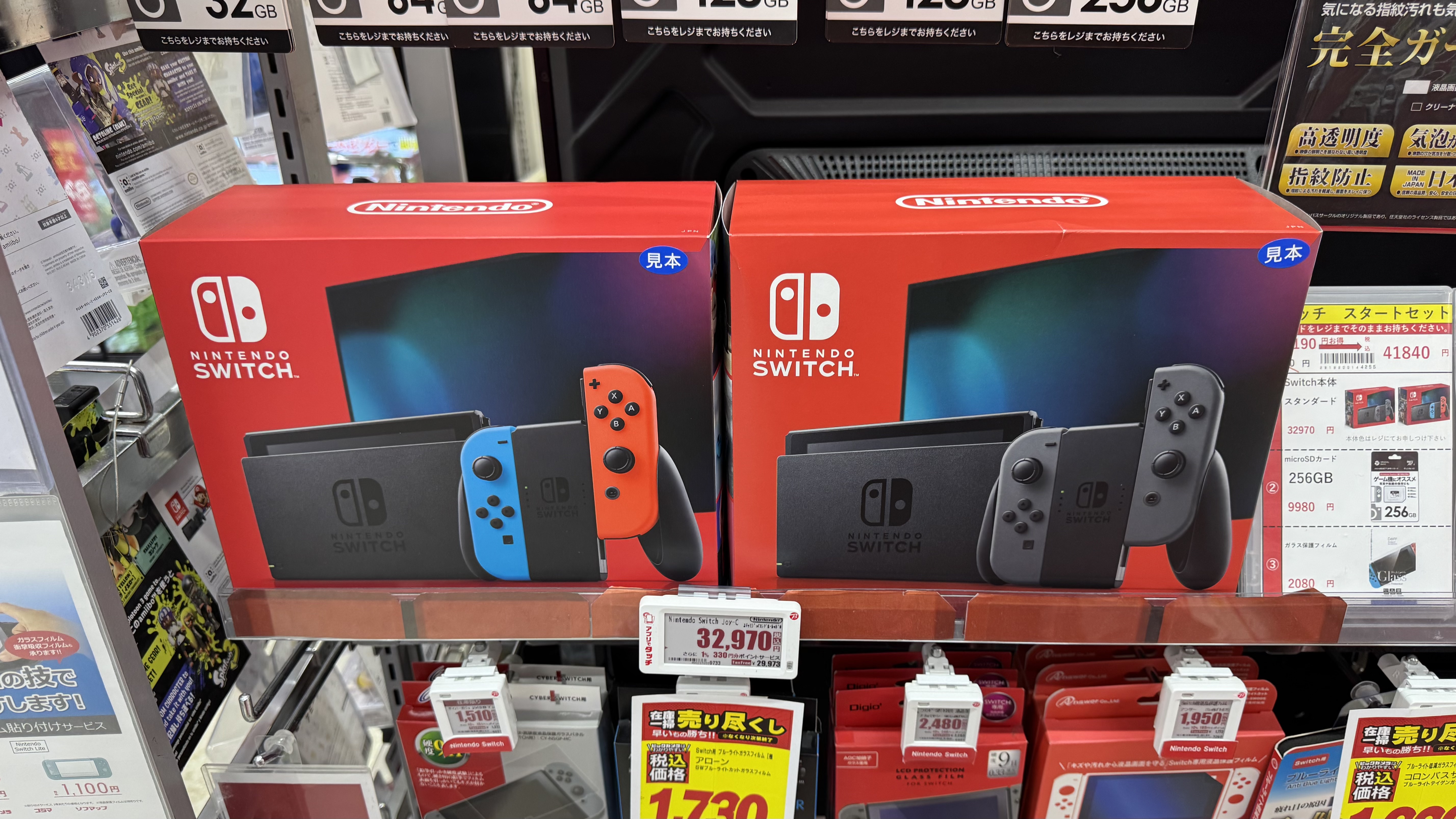 Nintendo Switch 主機, 價錢為 JPY32,970(折合約 HK$1,728)