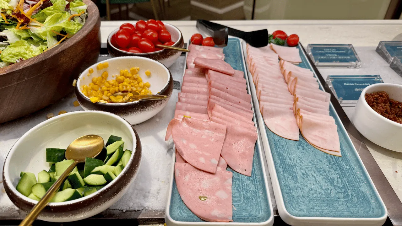 火腿、火雞肉和煙肉碎