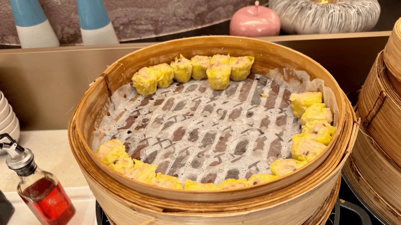 有豬肉燒賣和牛肉燒賣。