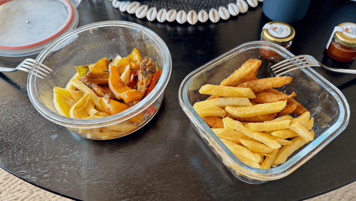 炸魚條和 BBQ 雞翼
